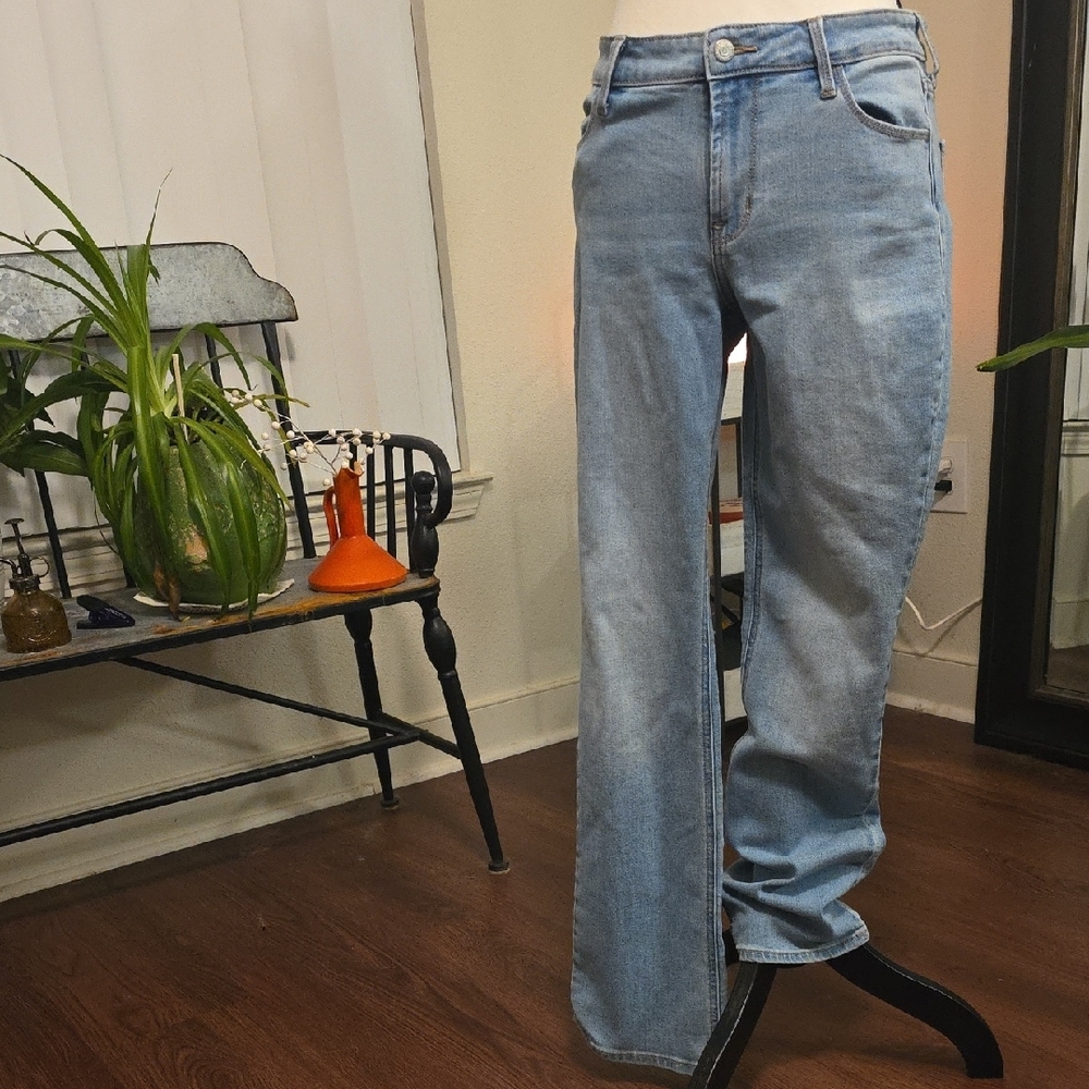 Old Navy Mid-Rise Boot-Cut Jeans in Light Blue